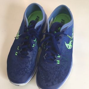 Nike WOMENS Flex Supreme TR4 Cross Trainer